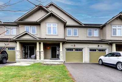 Att/Row/Townhouse in Oshawa