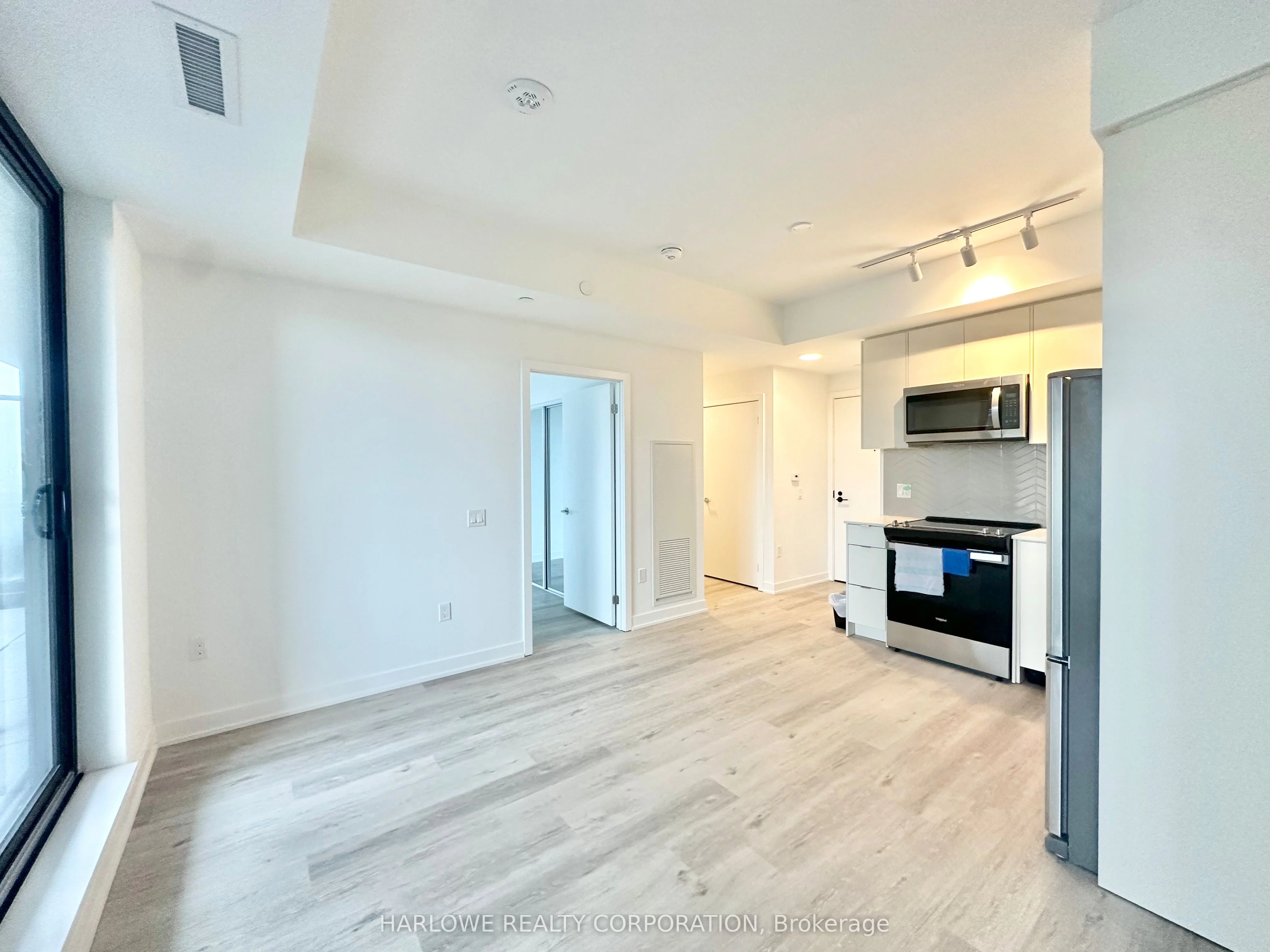Condo Apartment in Whitby