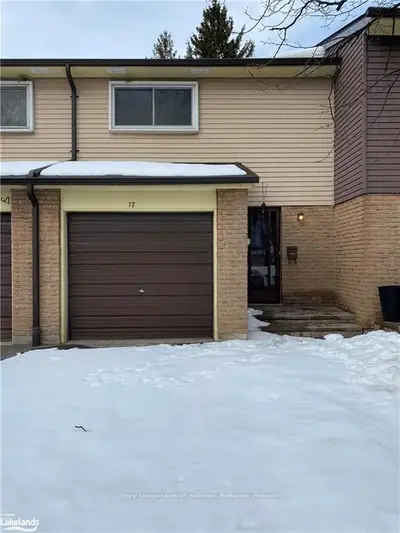 943 BURNS Street W 17, Whitby, ON L1N 6J5