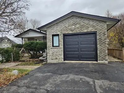 Detached in Scugog