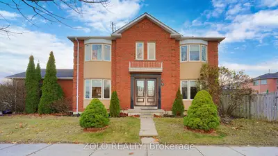 Detached in Whitby