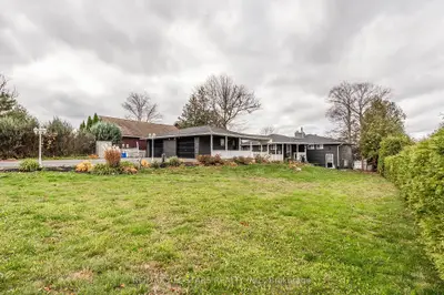 Detached in Scugog