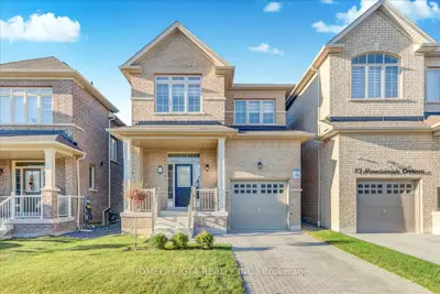 Detached in Whitby