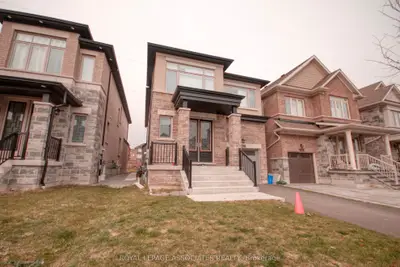 Detached in Pickering