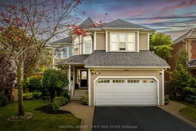 Detached in Whitby