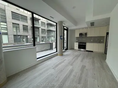 Condo Apartment in Whitby