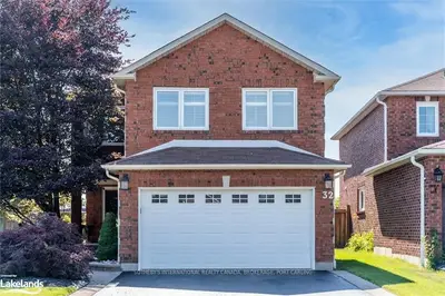 32 FENCEROW Drive N, Whitby, ON L1R 1Y4