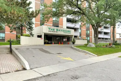 Condo Apartment in Pickering