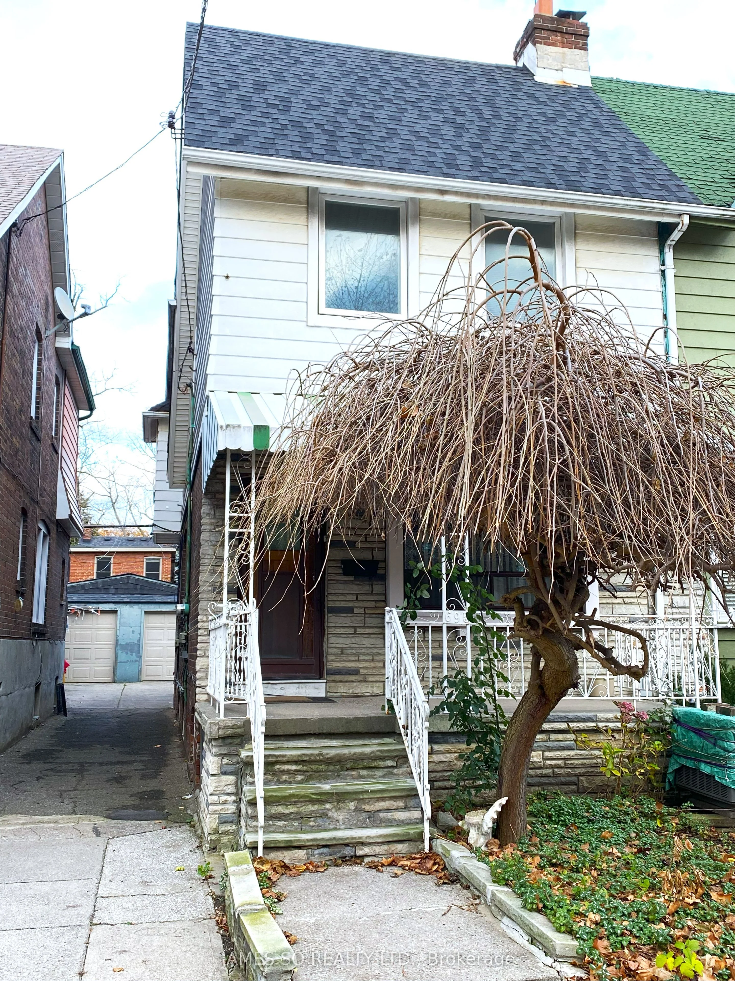 695 Greenwood Avenue 1st+2nd, Toronto E03, On M4j 4b6