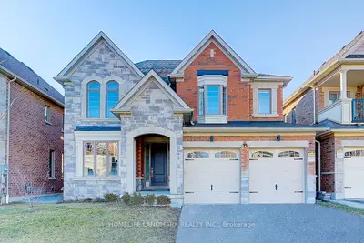 Detached in Whitby