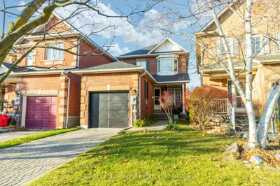 Detached in Whitby