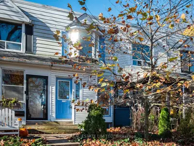 Att/Row/Townhouse in Toronto