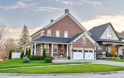 Detached in Whitby