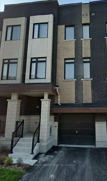 Att/Row/Townhouse in Oshawa