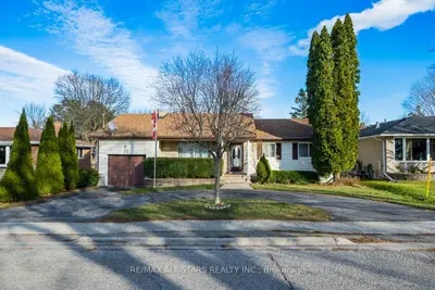 Detached in Scugog