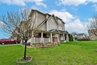Att/Row/Townhouse in Oshawa