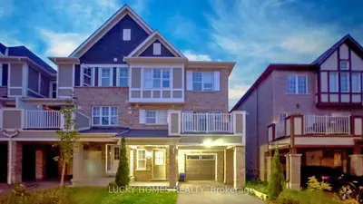 Att/Row/Townhouse in Pickering