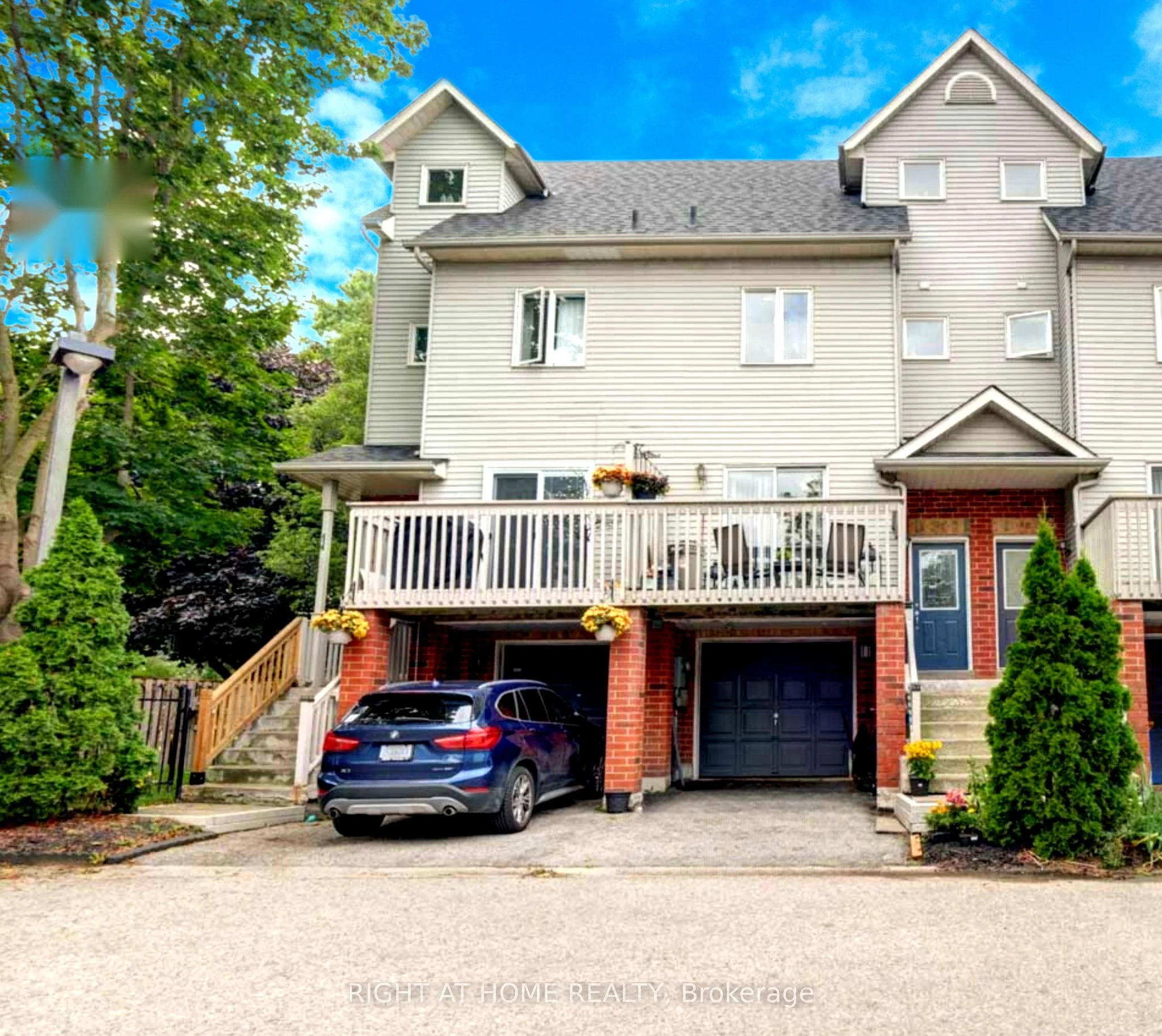 Condo Townhouse in Pickering