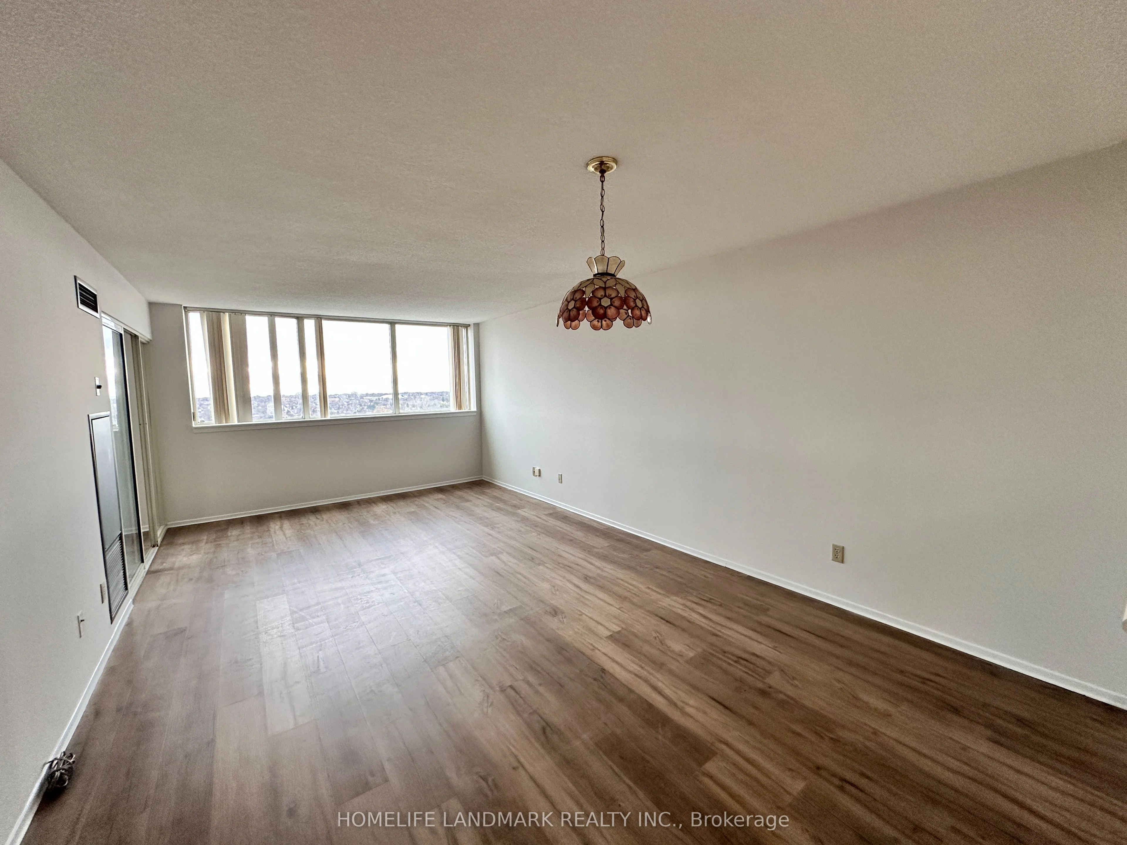 2466 Eglinton Avenue E 1618, Toronto E08, On M1k 5j8