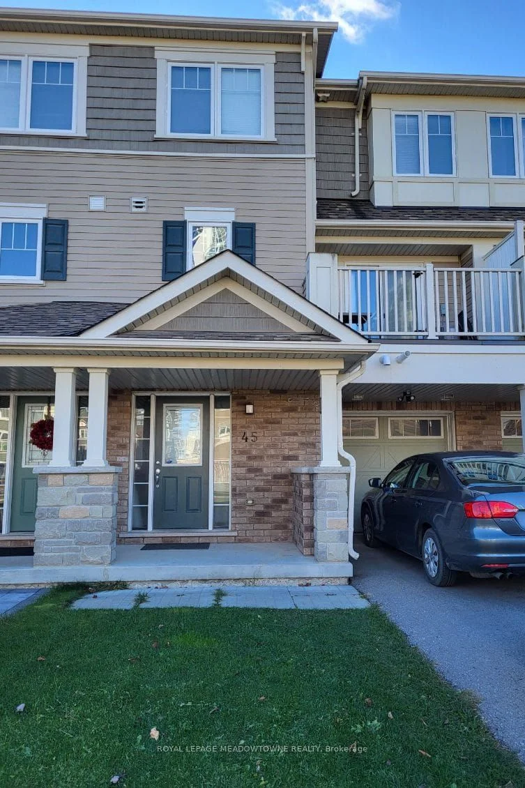 Att/Row/Townhouse in Oshawa
