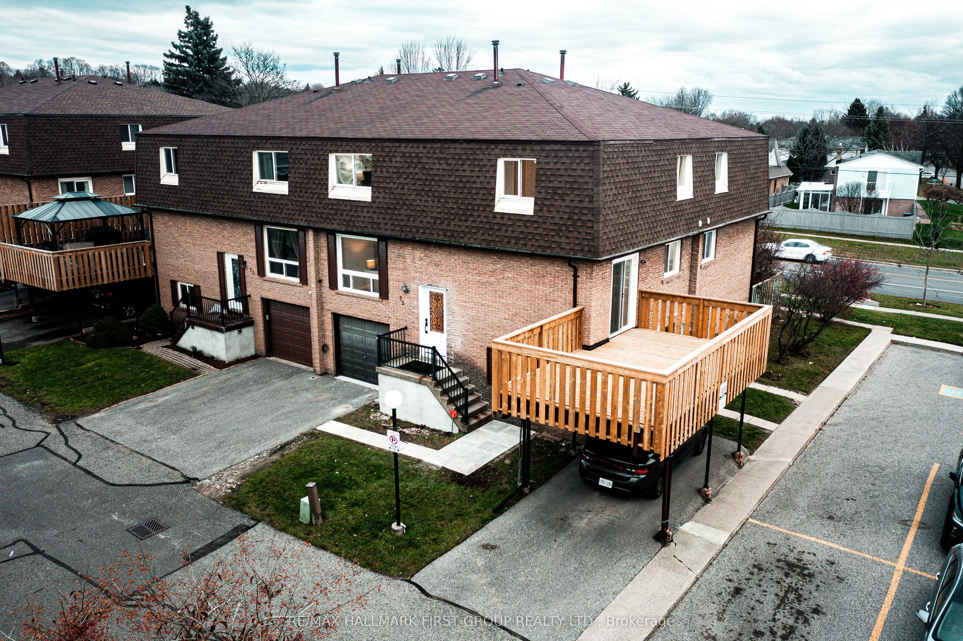 Condo Townhouse in Oshawa