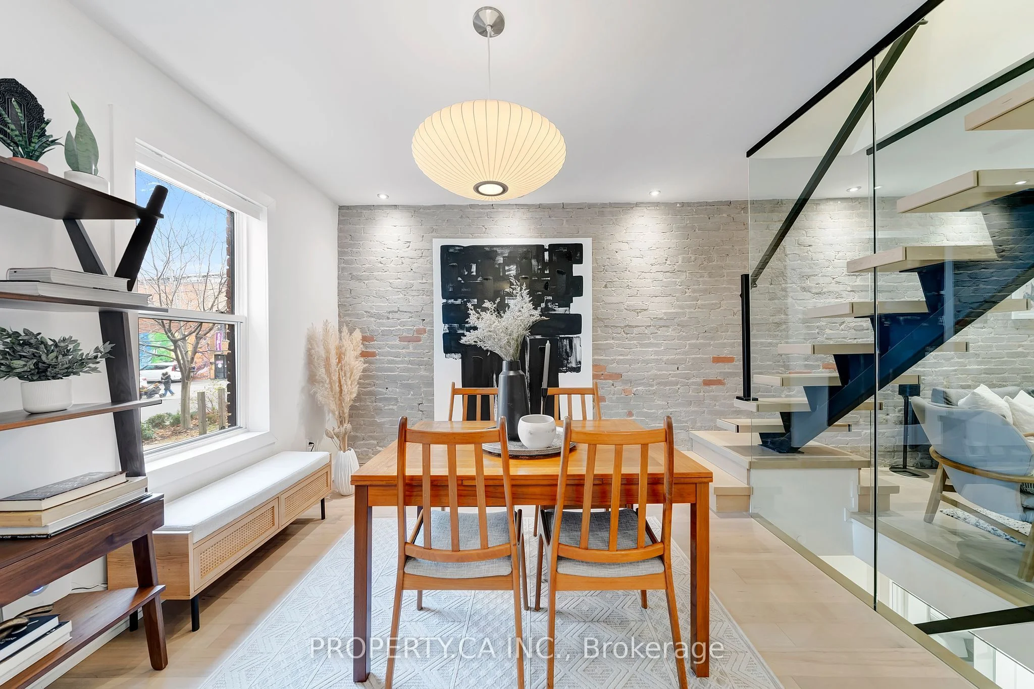 Att/Row/Townhouse in Toronto
