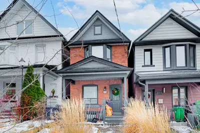 Triplex in Toronto