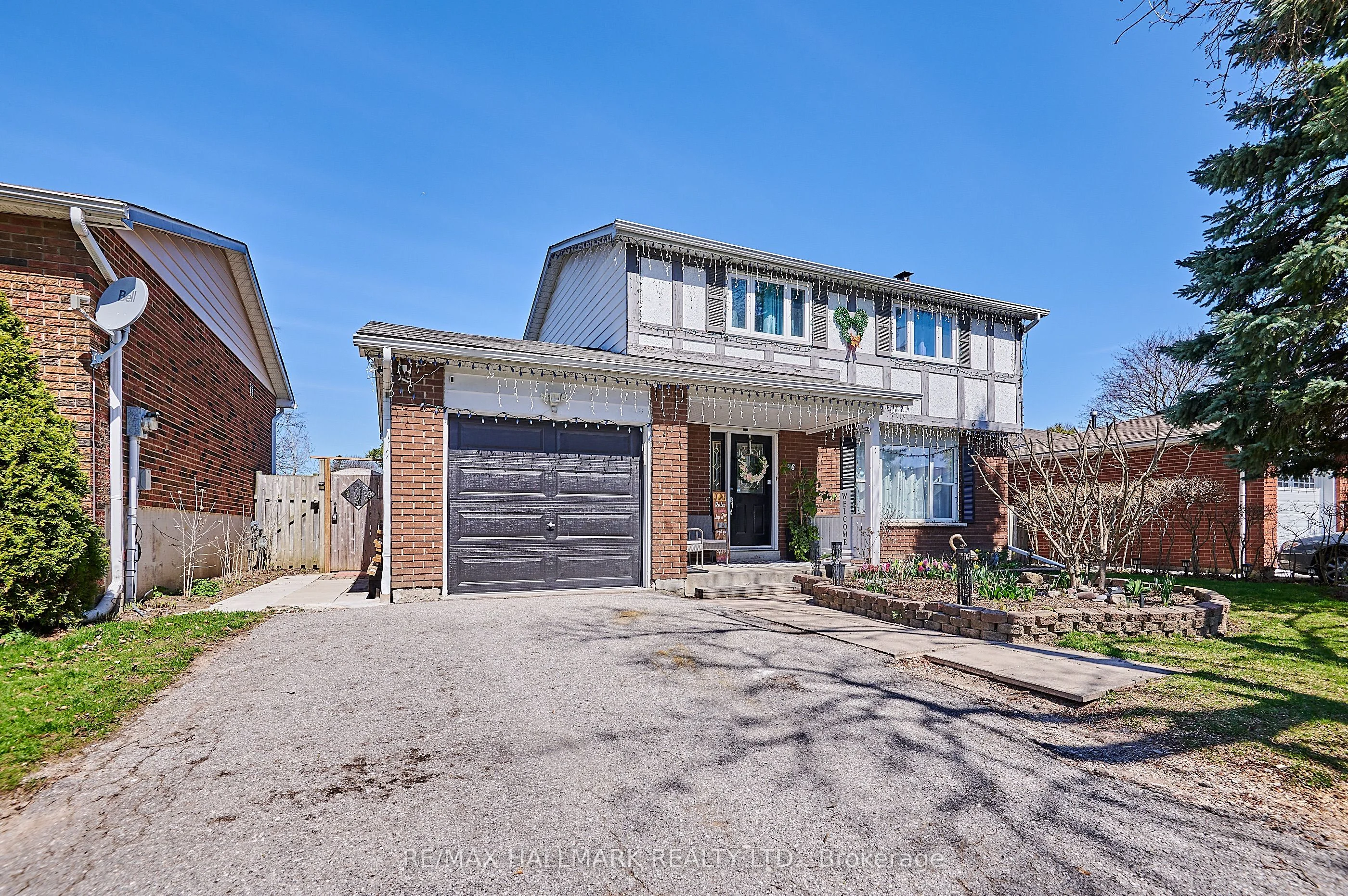 Detached in Whitby