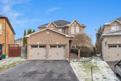 Detached in Whitby