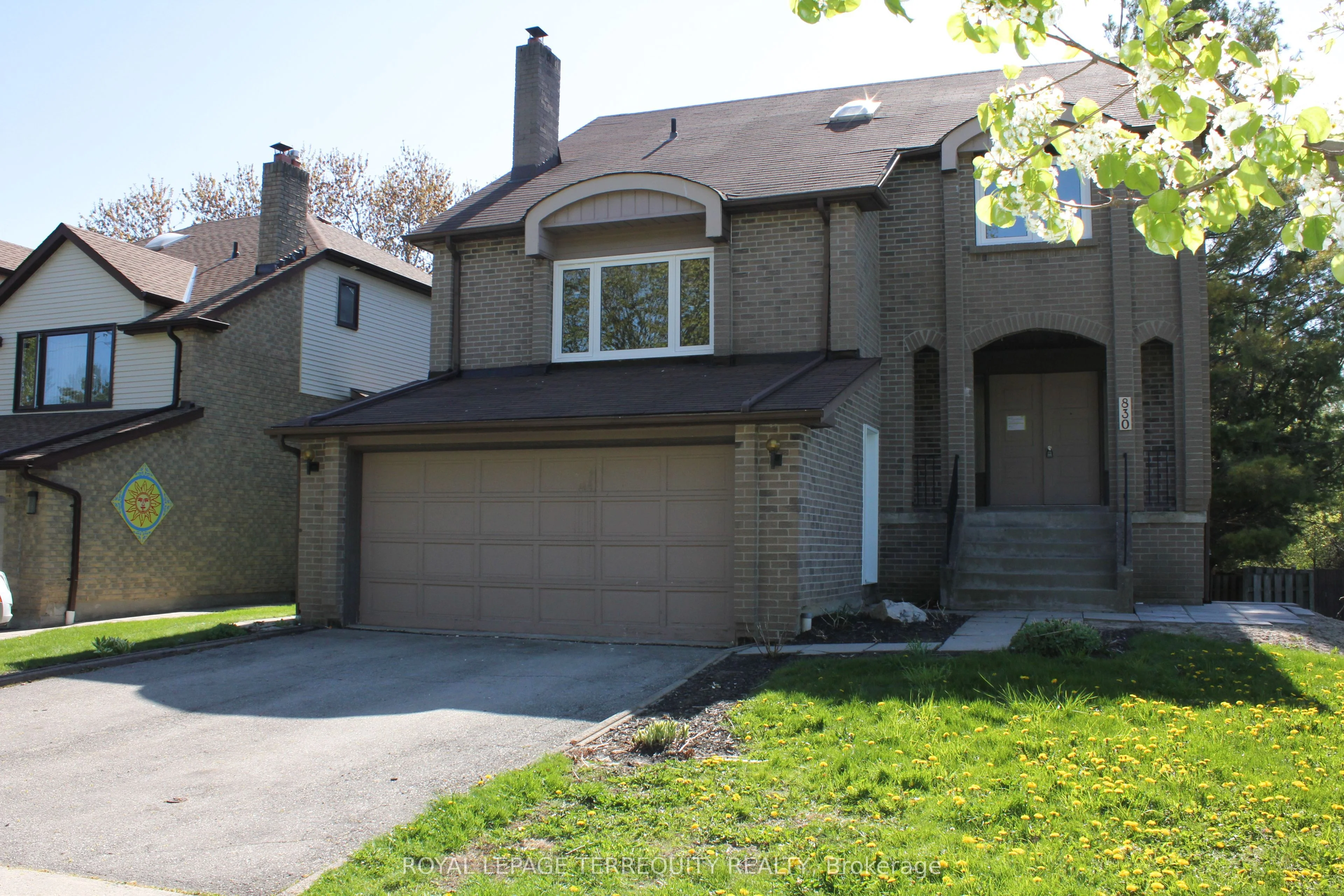 830 Centre Street N Main, Whitby, On L1n 4v1