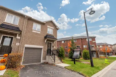 Att/Row/Townhouse in Clarington