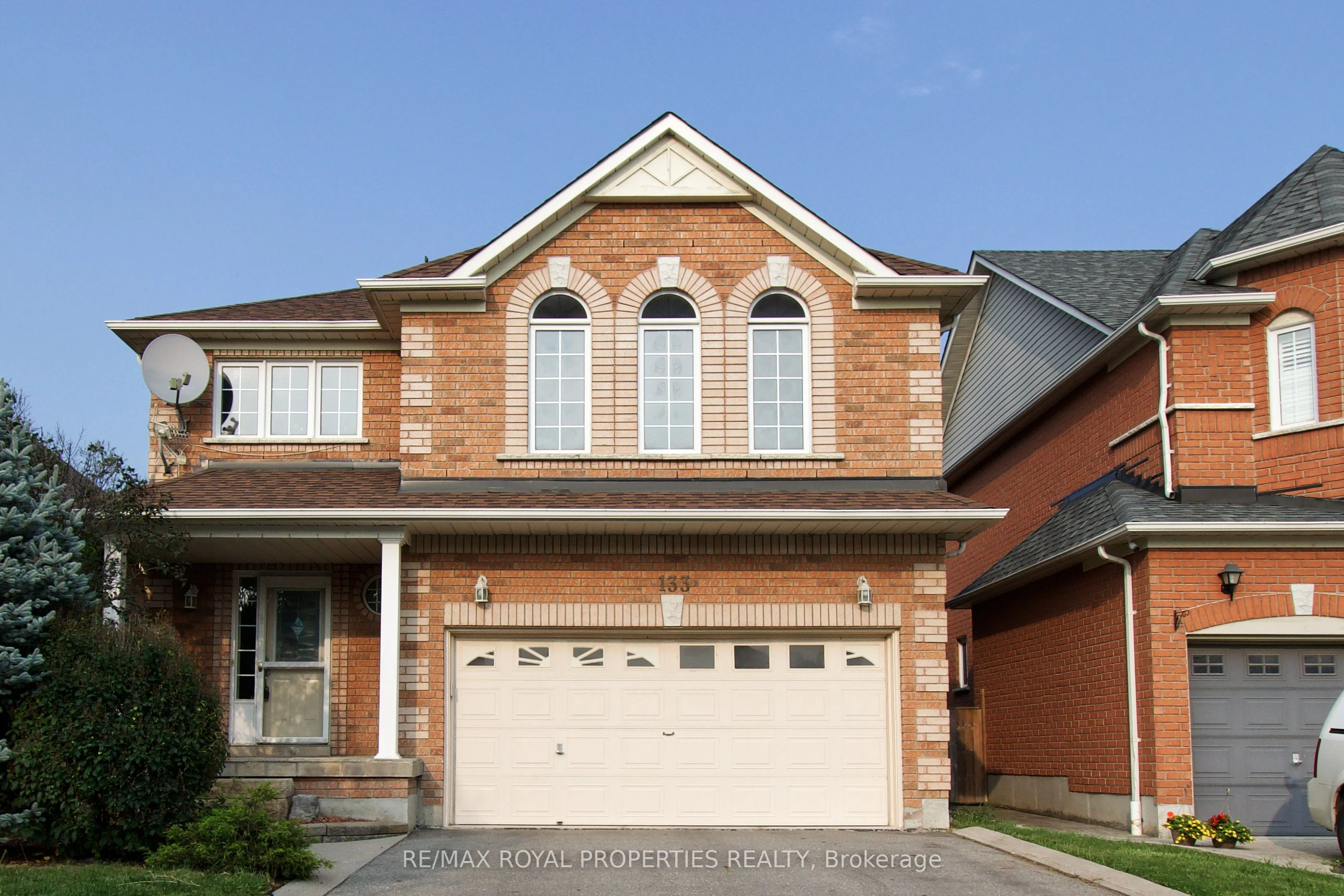 Detached in Whitby