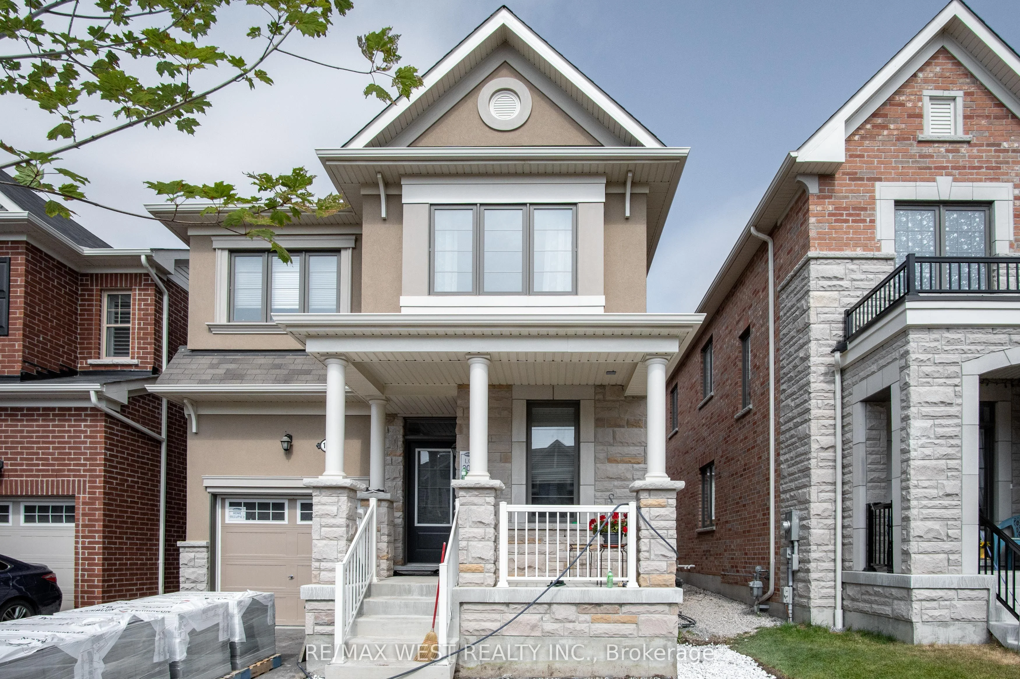 Detached in Whitby