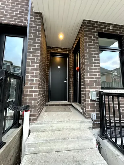 Condo Townhouse in Pickering