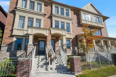 Att/Row/Townhouse in Ajax