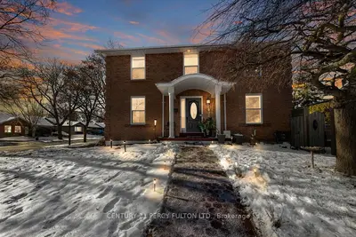 Detached in Whitby