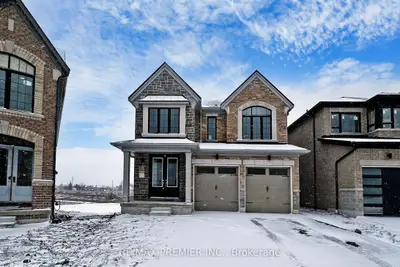 Detached in Whitby