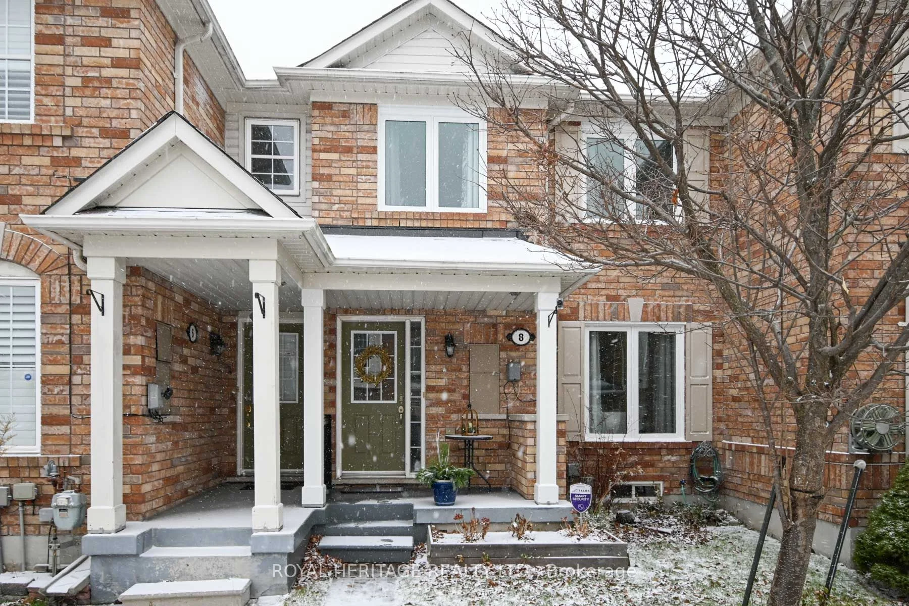 Att/Row/Townhouse in Toronto