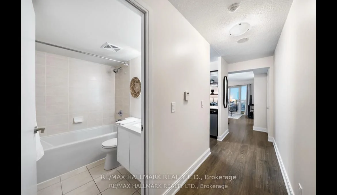 125 Village Green Square 3208, Toronto E07, ON M1G 3T8