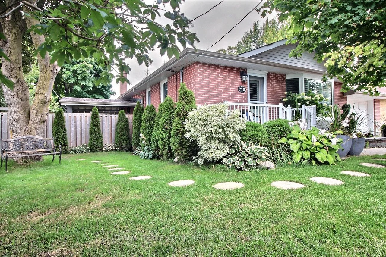 Detached in Whitby