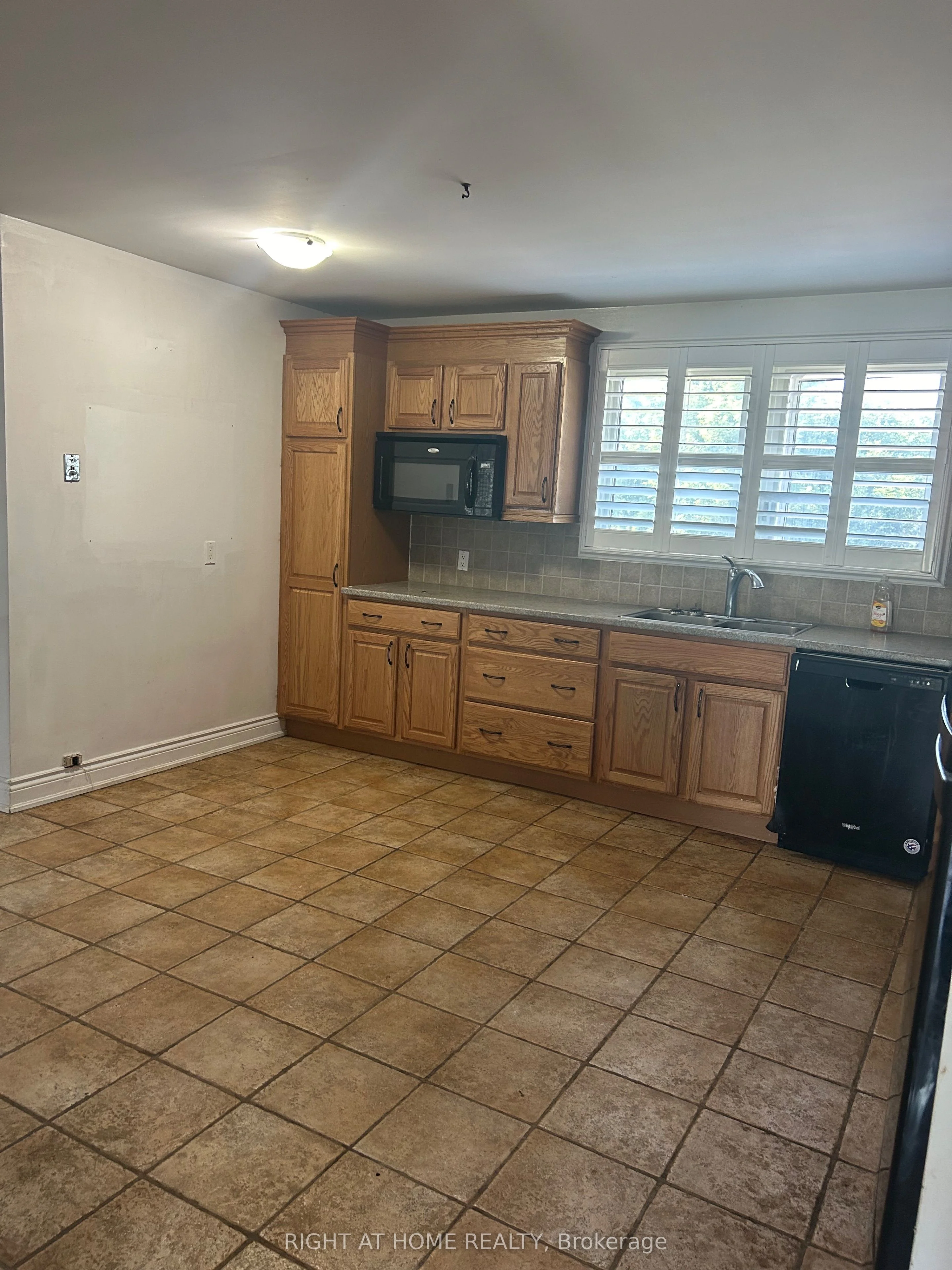 1592 Highway # 2 Street, Clarington, ON L1E 2R7