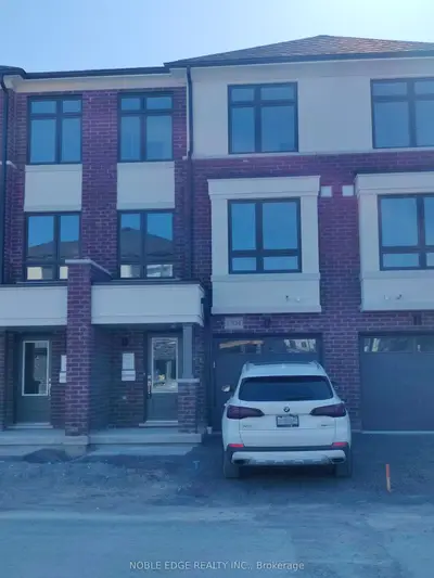Att/Row/Townhouse in Oshawa
