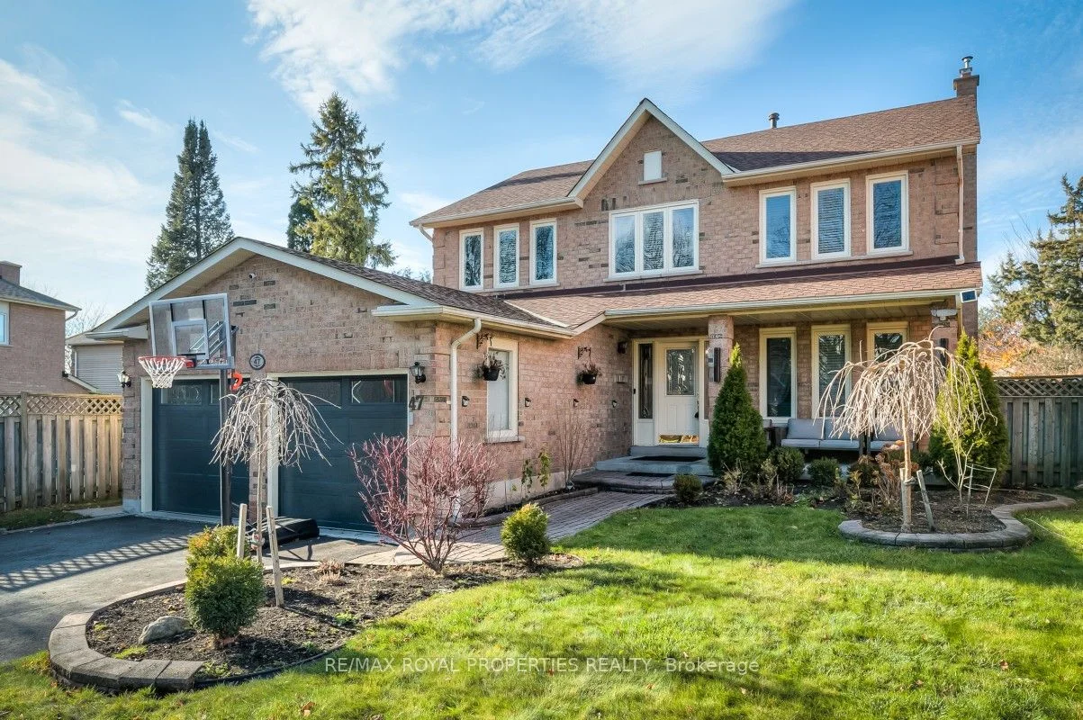 Detached in Whitby