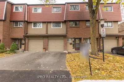 Condo Townhouse in Pickering