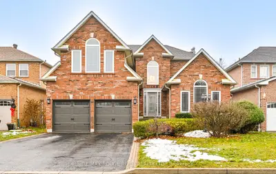 Detached in Whitby
