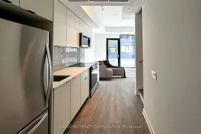 Condo Apartment in Whitby