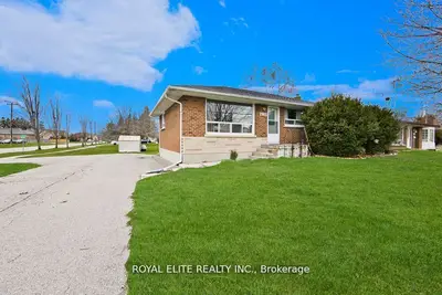 Detached in Whitby