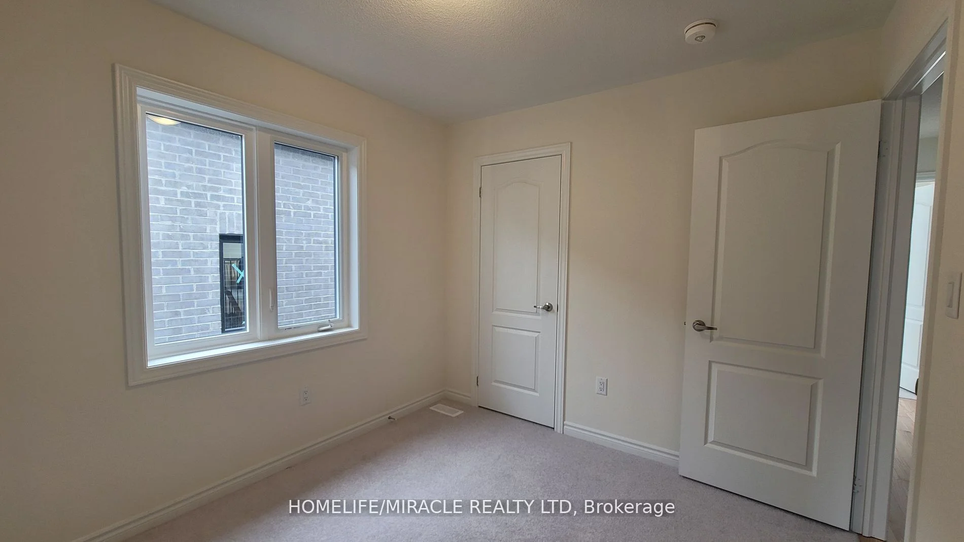 2074 Hallandale Street, Oshawa, ON L1L 0T5