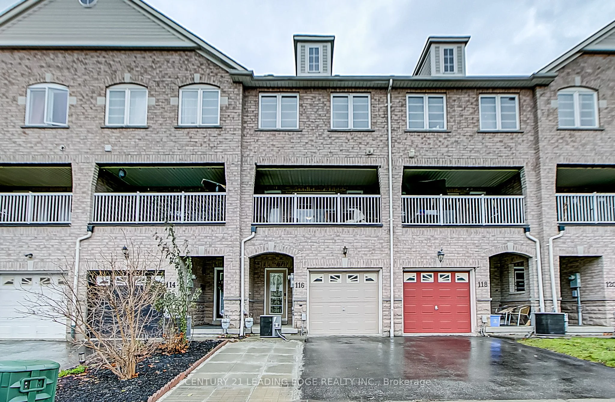 Att/Row/Townhouse in Ajax