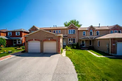 Att/Row/Townhouse in Whitby